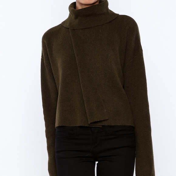 J.O.A. Sweaters - 🌵J.O.A. | Cropped & Split Turtle Neck Sweater